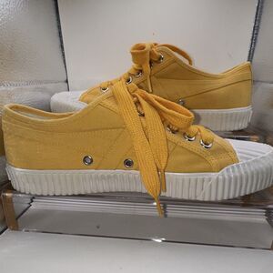 Gola Cadet Sun Yellow Canvas Sneaker size 9
